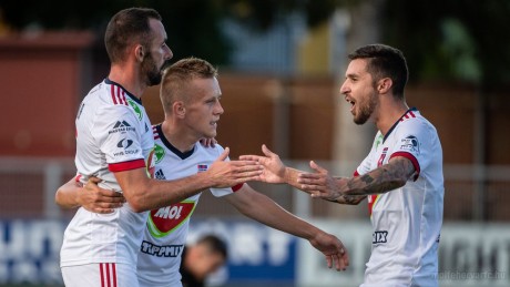 Újra pattog a labda, megkezdődött a labdarúgó bajnokság az első osztályban